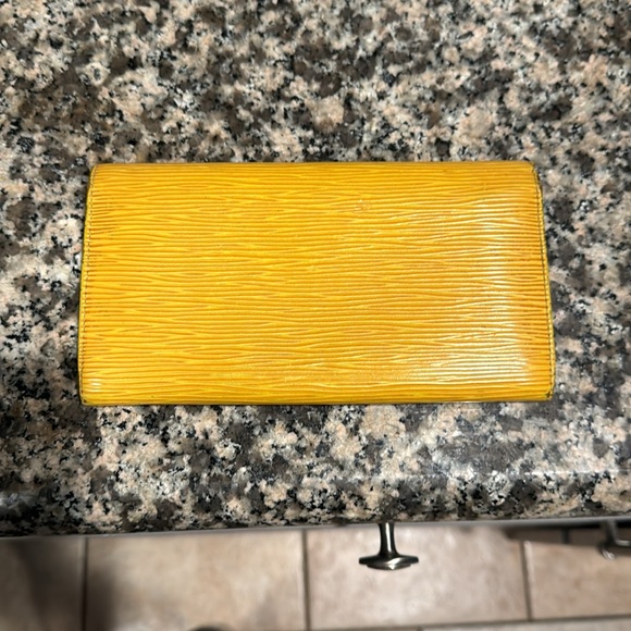 Louis Vuitton Epi Sarah Long Wallet - Picture 2 of 7